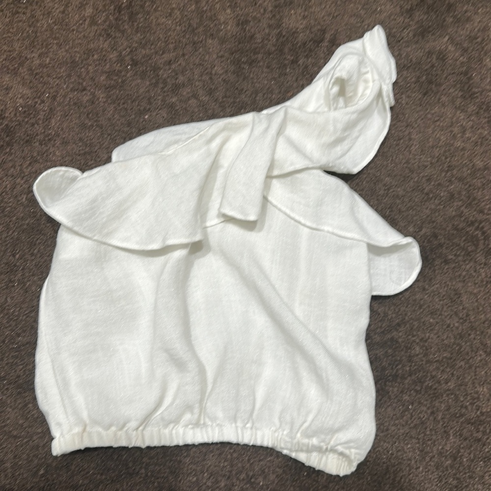 Astr the label asymmetrical crop ruffle top